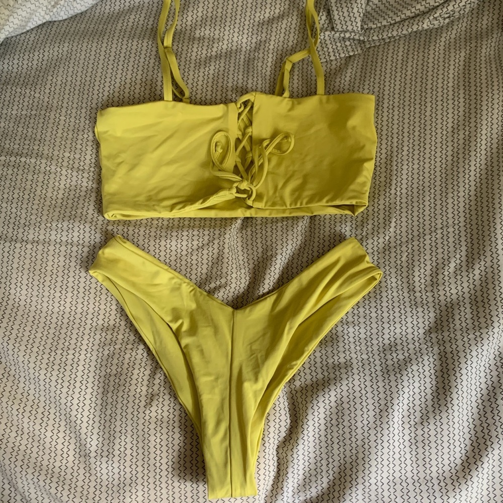 Dippin Daisys bikini set!